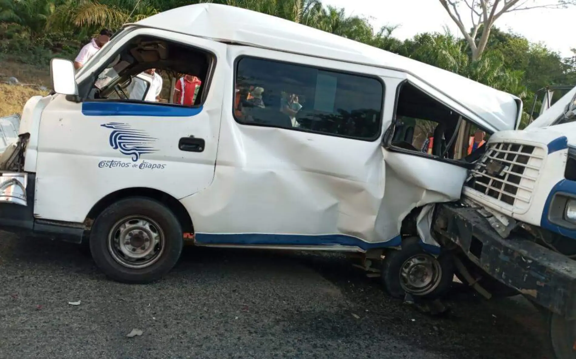 fuerte accidente, carretera, colisión